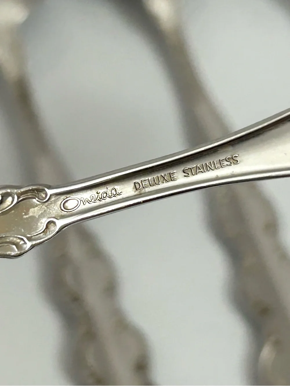 Oneida Deluxe Community Flatware Mozart set of 4 oval soup spoon & 1 Dinner Fork